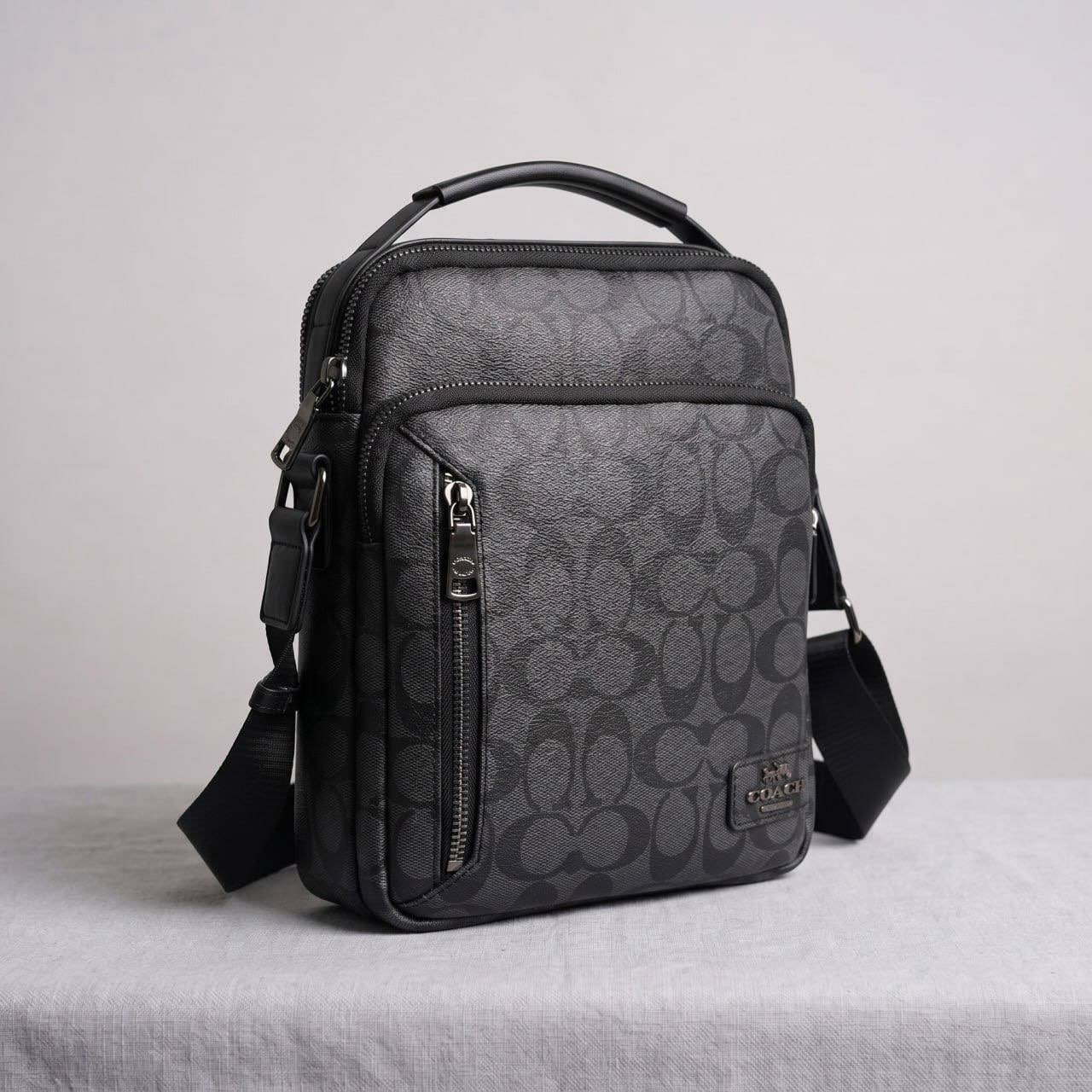 Стильна чоловіча сумка Coach